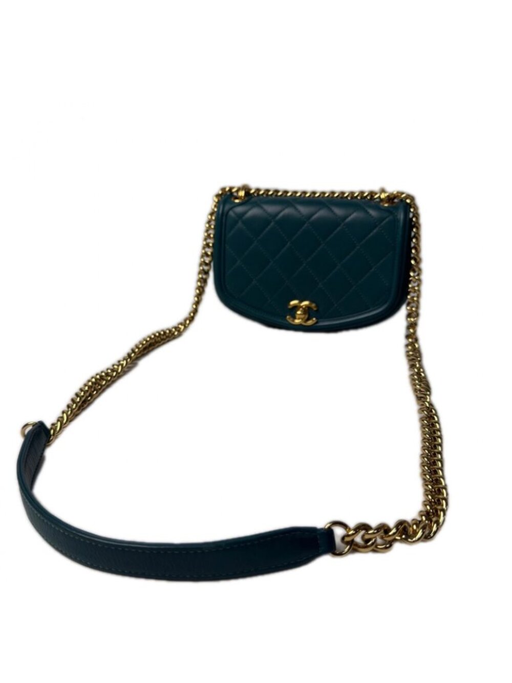 Chanel Quilted Chain Shoulder Bag - Picture 2 of 10